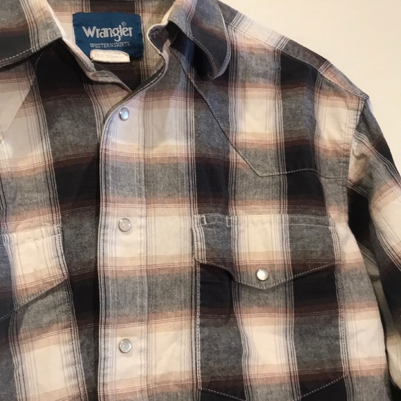 Men’s Medium Wrangler plaid pearls snap shirt - Picture 2 of 4
